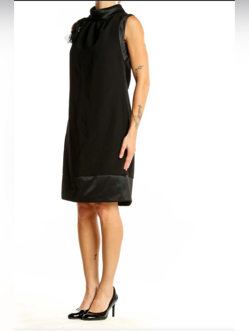 Vera Wang Slip Dress - Classic Black, Sleeveless Dress, with Satin-Trim. Size 6